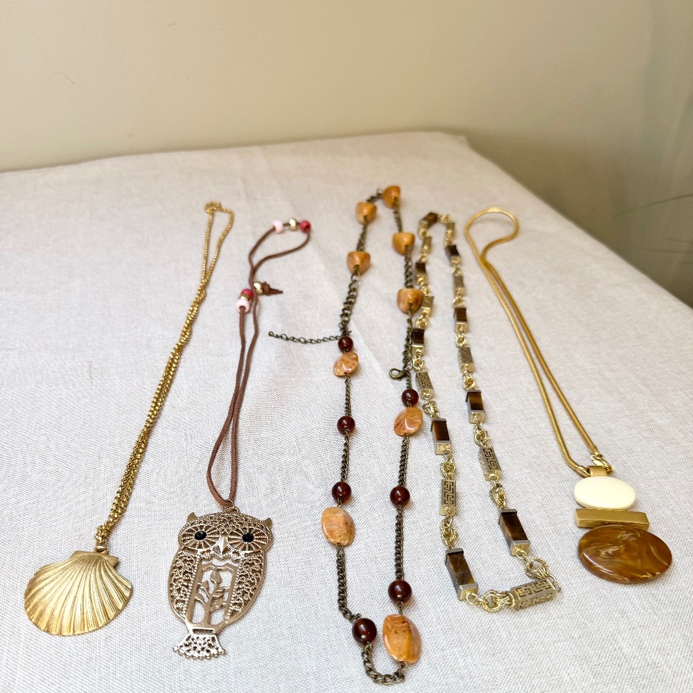 Vintage Lot of 5 Gold Toned Necklaces